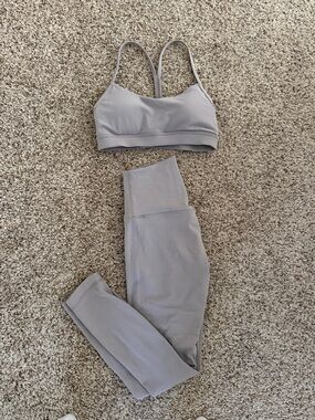 Lululemon set in mauve gray